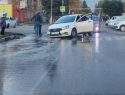 Автомобиль во время движения провалился в открытый люк в Шахтах