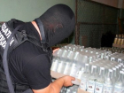 В Шахтах директора магазина посадили за сбыт 145 000 бутылок фальшивой водки