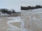 Улицу и новую дорогу в поселке Фрунзе топит канализация в Шахтах