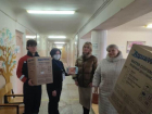 Кулеры и термометры подарили эвакуированным из ЛНР и ДНР представители шахтинской Общественной палаты 