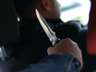 В Шахтах двое с ножом ограбили таксиста