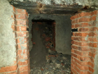 Во дворе одной из донских школ обнаружен вход в подземелье