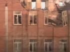 После атаки БПЛА загорелось здание на ж/д вокзале под Шахтами 