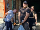 Супруге участника СВО помогли в Шахтах убрать мусор с земельного участка