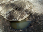 «Течет ручей...»: шахтинцы пожаловались на прорвавшиеся нечистоты