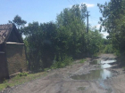 ﻿Несколько лет заливает дорогу потоп воды в посёлке Даниловка в Шахтах