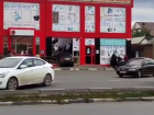 Иномарка «припарковалась» в витрине магазина