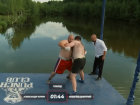Шахтинский боксер провел экстремальный бой на подвесном контейнере над озером