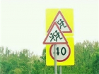 Оригинальным набором дорожных знаков «порадовали» шахтинские дорожники
