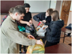 Давайте вернем им детство: ученики шахтинской школы передали вкусные подарки детворе из Донбасса