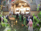 В канун дня Святой Троицы всенощное бдение прошли в кафедральном соборе в Шахтах