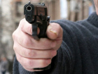 В Шахтах грабитель с пистолетом напал на мужчину