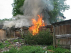 Бесхозное строение загорелось в переулке Куйбышева на Ново-Азовке