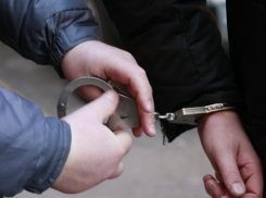 В Шахтах инспекторы ДПС поймали горожанина, который находился в федеральном розыске за жестокое избиение