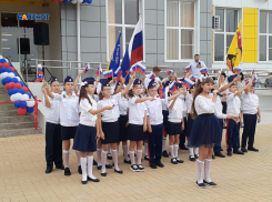 Занятия по строевой подготовке и в казачьем конном клубе: в 48 шахтинской школе открыт кадетский класс 