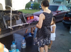 За все лето жители многоэтажек на Дачной в Шахтах видели воду только пять дней