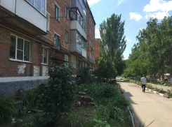 Из-за постоянного отсутствия воды жителям шахтинского поселка Майский приходится стирать  по ночам