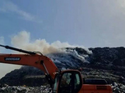 На мусорном полигоне в районе Красина в Шахтах загорелись отходы