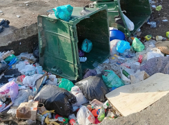 Жители жалуются на грязь и мусор на дорогах Шахт