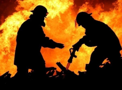 В ночь на воскресенье под Шахтами сгорел дом