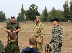 Штурм высоты с условным противником: казаки общества «Александровск-Грушевское» провели боевую тренировку в полевых условиях