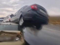 На трассе М-4 «Дон» под Шахтами столкнулись шесть автомобилей