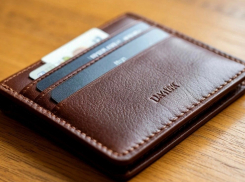 Житель Шахт украл кошелек и скрылся бегством 