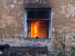 В Шахтах в переулке Нижегородском сгорел дом