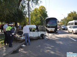 Рейсовый автобус Ростов-Шахты попал в тройное ДТП