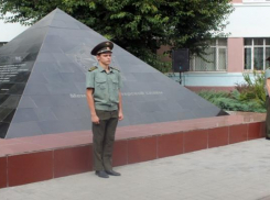 Администрация города Шахты возложила цветы к мемориалу Шахтерской славы и поздравила ветеранов отрасли