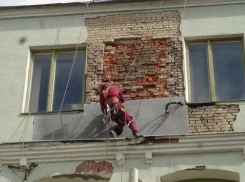 В Шахтах два подрядчика делали капремонт домов лишь на бумаге