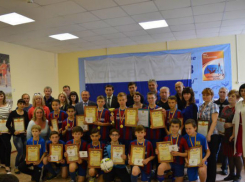 Шахтинские школьники заняли первое место в соревнованиях по мини-футболу