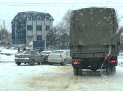 Гололед принес сразу несколько массовых аварий в Шахтах 