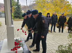 В Шахтах почтили память сотрудников ОВД, погибших при выполнении служебного долга