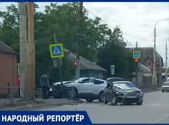 Две иномарки столкнулись в Шахтах на перекрестке Шишкина и Смидовича