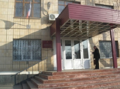 В Шахтах находящийся в федеральном розыске мужчина прятался возле суда