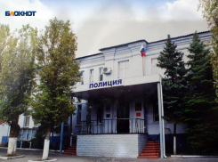 Мобильный телефон в Шахтах похитила у прохожего злоумышленница из соседнего Октябрьского района