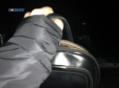 Вырвал из рук сумку и скрылся