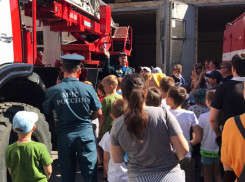 Огнеборцы пригласили в пожарную часть команду спортсменов