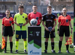 Девушка-футбольный судья из Шахт впервые в истории стала арбитром матча мужских команд