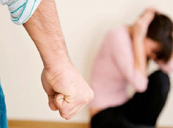 Обидевшись, пьяный шахтинец несколько раз ударил ногой в лицо собутыльницу