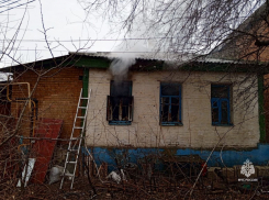 Два человека пострадали на пожаре в Каменск-Шахтинском 