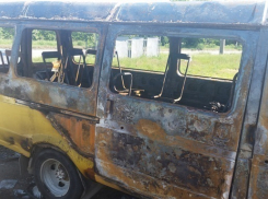 В результате поджога в Шахтах сгорела маршрутка