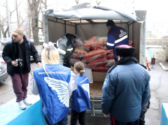 В пункт размещения беженцев передали новую партию гуманитарной помощи