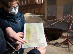 Эксперты осмотрели найденные недалеко от Шахт катакомбы во дворе школы