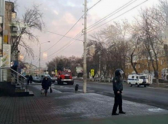 Из-за подозрительной сумки перекрыт центр Шахт