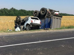 На трассе недалеко от соседнего Новошахтинска в аварии погибли 2 человека 