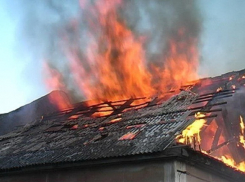 Погибли две женщины при пожаре в частном доме в Шахтах