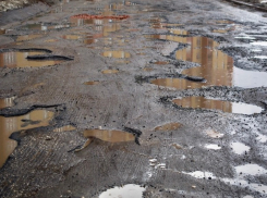 «Тут позвоночник восьмерку два раза сделает!»: шахтинец в возмущении от дорог