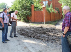 Общественники проехали по местам устранения порывов водопровода в Шахтах